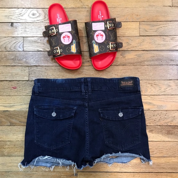 Levi’s Distressed Festival Cut Off Shorts - Picture 2 of 2